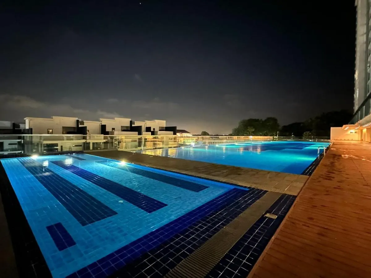 Paragon Residence 8-12Pax-Big Balcony With Bbq Johor Bahru